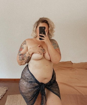 Молодая, игривая куколка с идеальными формами готова подарить тебе море удовольствия и нежности. Приезжай ко мне в гости и ты погрузишься в атмосферу настоящего наслаждения. 11405, 30 лет